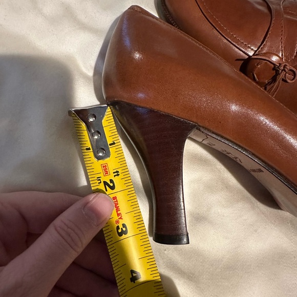 Light brown women’s heels. Size 7 1/2. 3.25” heel - Picture 4 of 6